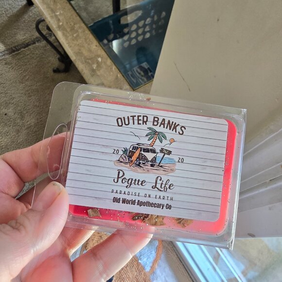 Outer Banks Wax Melts Red/Pink 6 count - Picture 4 of 4